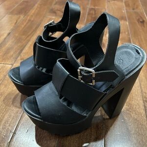 Wild Diva - Women’s Black Platform Sandals - Size 6